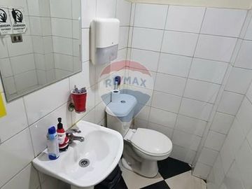 OFICINA EN VENTA/CASA COMERCIAL