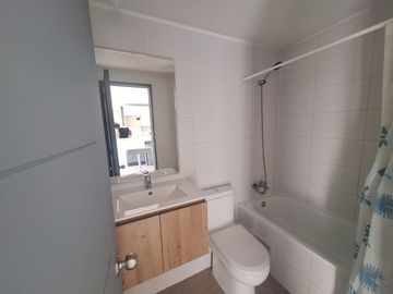 Vende depto la cisterna  2827 UF
