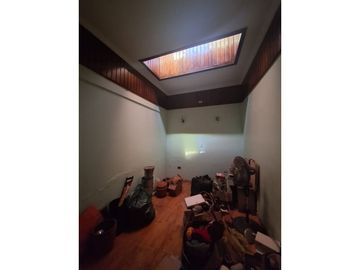 Vende inmueble uso comercial