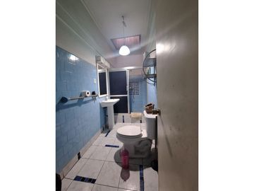 Vende inmueble uso comercial