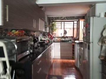 Vendo Amplia Y Hermosa Casa, América & 12 De Febrero, S.bdo.