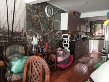 Vendo Amplia Y Hermosa Casa, América & 12 De Febrero, S.bdo.