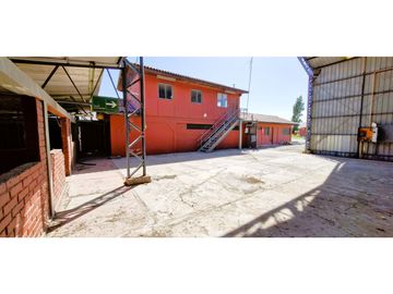 Terreno de 10.300 m2., en  Llay Llay, con dos galpones, bodegas, casa y oficinas.