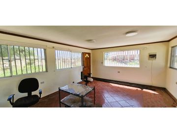 Terreno de 10.300 m2., en  Llay Llay, con dos galpones, bodegas, casa y oficinas.