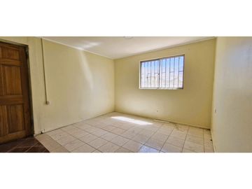 Terreno de 10.300 m2., en  Llay Llay, con dos galpones, bodegas, casa y oficinas.