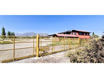 Terreno de 10.300 m2., en  Llay Llay, con dos galpones, bodegas, casa y oficinas.
