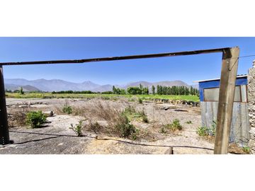 Terreno de 10.300 m2., en  Llay Llay, con dos galpones, bodegas, casa y oficinas.