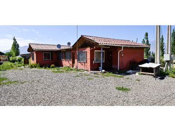 Terreno de 10.300 m2., en  Llay Llay, con dos galpones, bodegas, casa y oficinas.