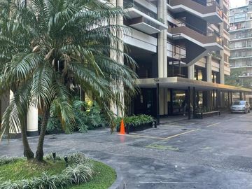4 ambientes con dependencia y cocheras - Coronel Diaz 2100
