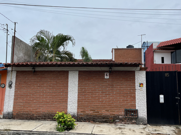 CASA CON ALBERCA EN PRIVADA ZONA ORIENTE