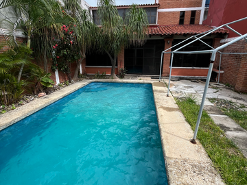 CASA CON ALBERCA EN PRIVADA ZONA ORIENTE