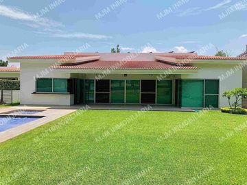 CASA GARDENIA RESIDENCIA EN LOMAS DE COYOC  COLINDA CAMPO DE GOLF DE UN NIVEL