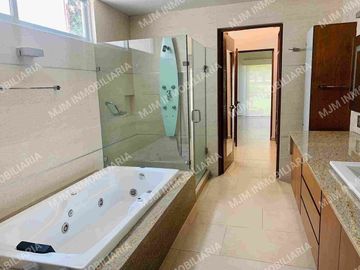 CASA GARDENIA RESIDENCIA EN LOMAS DE COYOC  COLINDA CAMPO DE GOLF DE UN NIVEL