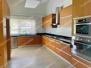 CASA GARDENIA RESIDENCIA EN LOMAS DE COYOC  COLINDA CAMPO DE GOLF DE UN NIVEL