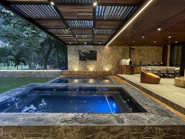 CASA PAROTA  ESPECTACULAR RESIDENCIA EN LOMAS DE COCOYOC