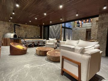 CASA PAROTA  ESPECTACULAR RESIDENCIA EN LOMAS DE COCOYOC