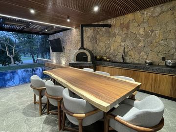 CASA PAROTA  ESPECTACULAR RESIDENCIA EN LOMAS DE COCOYOC