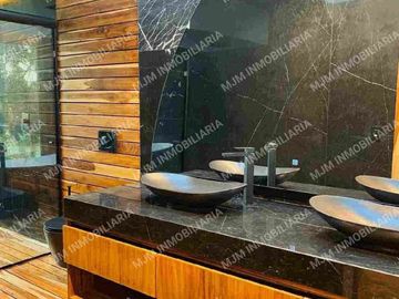 CASA PAROTA  ESPECTACULAR RESIDENCIA EN LOMAS DE COCOYOC
