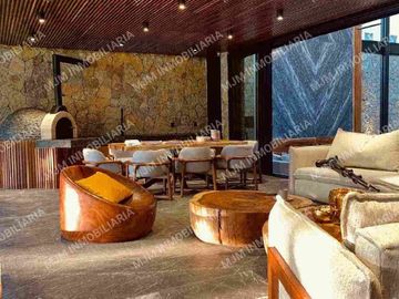 CASA PAROTA  ESPECTACULAR RESIDENCIA EN LOMAS DE COCOYOC