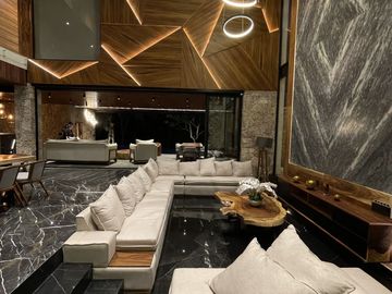 CASA PAROTA  ESPECTACULAR RESIDENCIA EN LOMAS DE COCOYOC