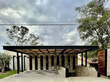 CASA PAROTA  ESPECTACULAR RESIDENCIA EN LOMAS DE COCOYOC