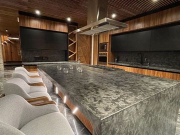 CASA PAROTA  ESPECTACULAR RESIDENCIA EN LOMAS DE COCOYOC