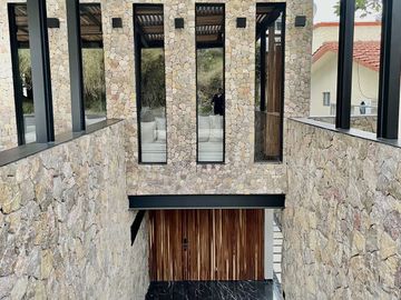 CASA PAROTA  ESPECTACULAR RESIDENCIA EN LOMAS DE COCOYOC