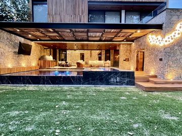 CASA PAROTA  ESPECTACULAR RESIDENCIA EN LOMAS DE COCOYOC