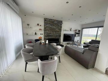Casa en venta - 5 Dormitorios 1 Baño - Canning