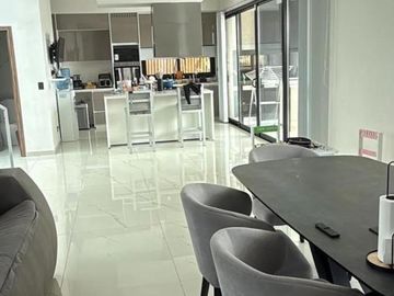 Casa en venta - 5 Dormitorios 1 Baño - Canning