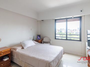 Impecable piso muy luminoso con cochera fija - Palermo Chico