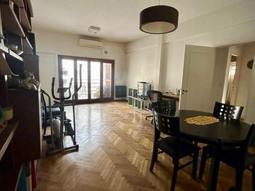 Departamento en  venta de 3 ambientes con dependencia