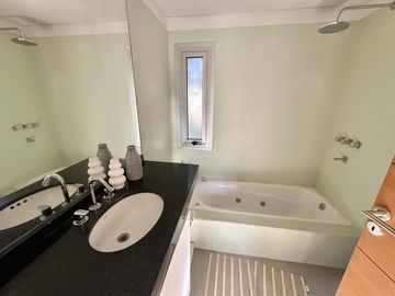 VENTA Casa en Miraflores, Funes Hills