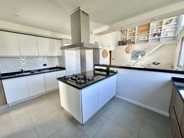 VENTA Casa en Miraflores, Funes Hills