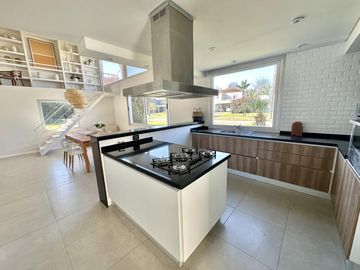 VENTA Casa en Miraflores, Funes Hills