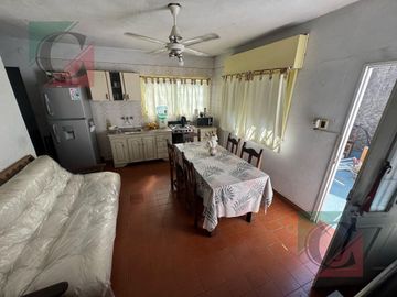 Casa 5 ambientes con lote propio - ideal dos flias