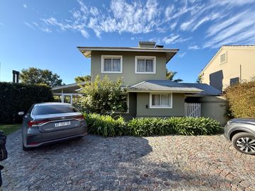 Casa en venta en barrio privado Septiembre