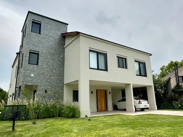 Excelente Casa en Las Praderas De Lujan A estrenar