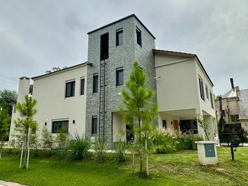 Excelente Casa en Las Praderas De Lujan A estrenar