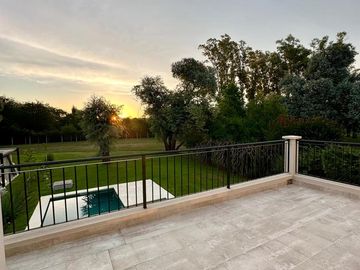 Excelente Casa en Las Praderas De Lujan A estrenar