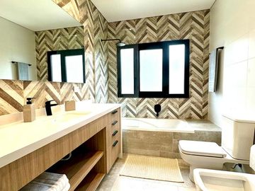 Excelente Casa en Las Praderas De Lujan A estrenar