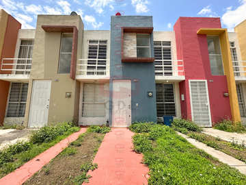 PARQUES DE TESISTÁN CASA EN VENTA