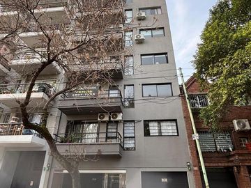 MONOAMBIENTE en VENTA a ESTRENAR . MOLDES al 900 . COLEGIALES