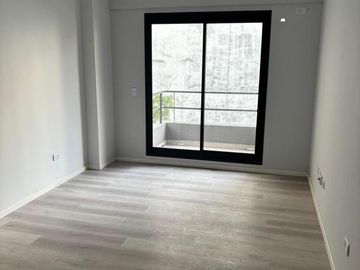 MONOAMBIENTE en VENTA a ESTRENAR . MOLDES al 900 . COLEGIALES