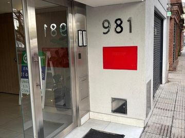 MONOAMBIENTE en VENTA a ESTRENAR . MOLDES al 900 . COLEGIALES