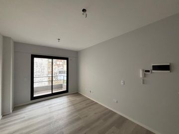 MONOAMBIENTE en VENTA a ESTRENAR . MOLDES al 900 . COLEGIALES