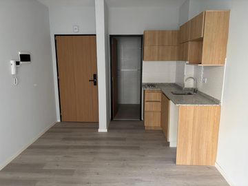 MONOAMBIENTE en VENTA a ESTRENAR . MOLDES al 900 . COLEGIALES