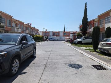 CASA EN VENTA EN FRACCIONAMIENTO LOS HÉROES.