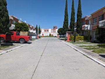 CASA EN VENTA EN FRACCIONAMIENTO LOS HÉROES.