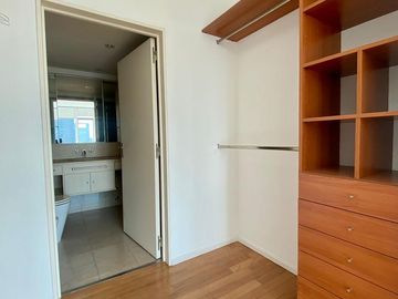 Departamento en Puerto Madero tres ambientes con excelente vista - Apto Crédito